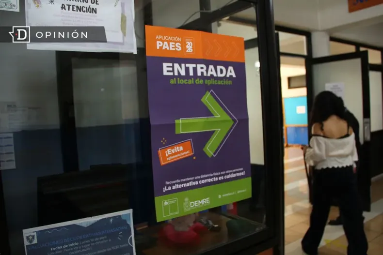 28814 estudiante entrando a dar la paes.webp
