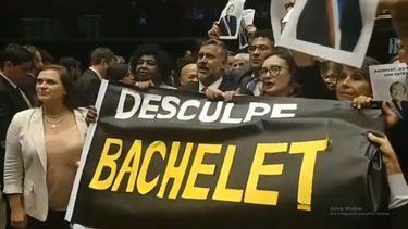 VIDEO| Disculpe Bachelet: Diputados brasileños realizan acto de respaldo a la ex presidenta tras dichos de Bolsonaro