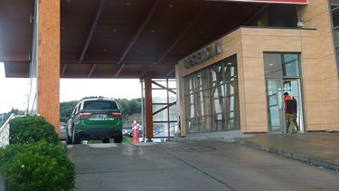 Carabinero atacó a su polola con pistola y luego se disparó: Ambos están en riesgo vital