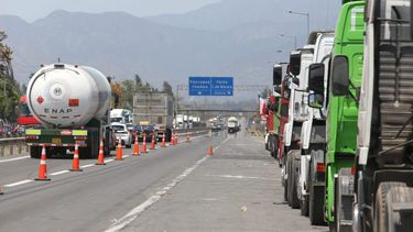 Paro de camioneros: Dirigentes y gobierno no logran acuerdo y se mantiene paralización