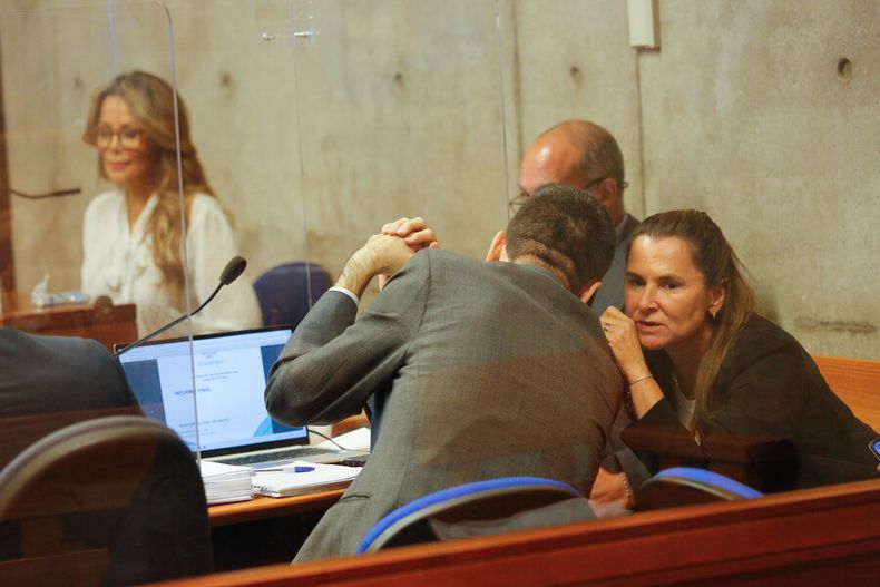 Cathy Barriga y Paulina de Allende en juicio por injurias Archivo.jpg