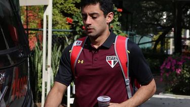 Hija del sospechoso del crimen de futbolista brasileño corrobora su versión: Estaba encima de mi madre