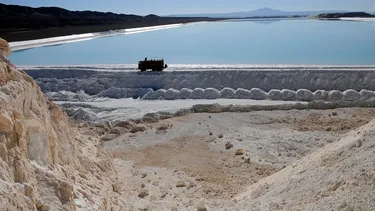 China desmiente que empresas BYD y Tsingshan retiren inversión en el litio chileno a raíz de la permisología