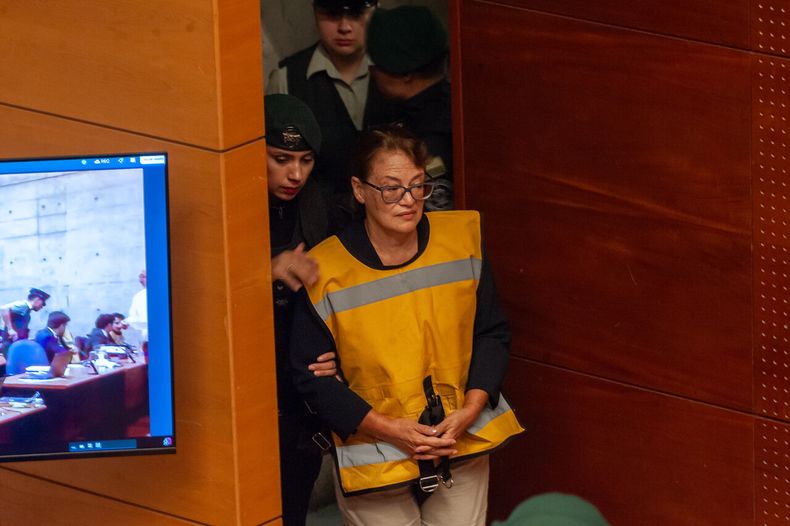 La exministra de la Corte Suprema, Ángela Vivanco, ingresa en calidad de imputada en el Séptimo juzgado de Garantía de Santiago - Agencia Uno