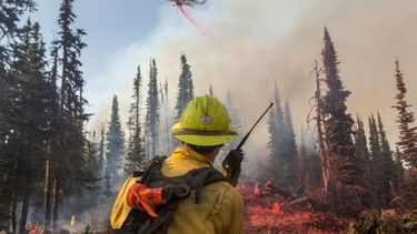 Nuevo incendio en California destruye más de 100 edificios y amenaza a otros 7.000