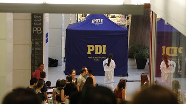 REDES| Polémica causa tuit que realizó promoción de un celular con una foto de un presunto suicidio en el Costanera Center