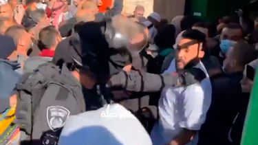 Violencia entre israelíes y palestinos llega hasta Jerusalén y deja cientos de heridos
