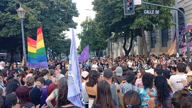 Discursos de odio de Milei movilizan al Movilh a la embajada de Argentina en Santiago