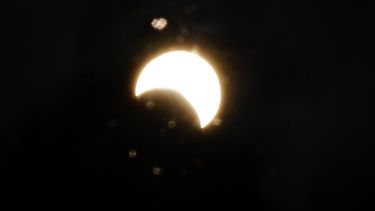 Eclipse solar anular en Chile: Por qué se llama así y a qué hora verlo este sábado 14