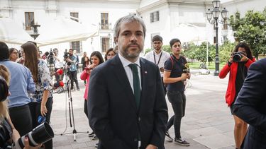 Revolución Democrática inicia proceso para acusar constitucionalmente a ministro Blumel