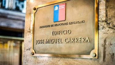 Cancillería reconoce error al pedir certificado de VIH a ciudadano venezolano que viajaba a Chile