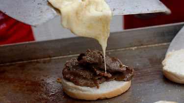 Dos sándwiches chilenos aparecen en la lista de los 100 mejores del mundo