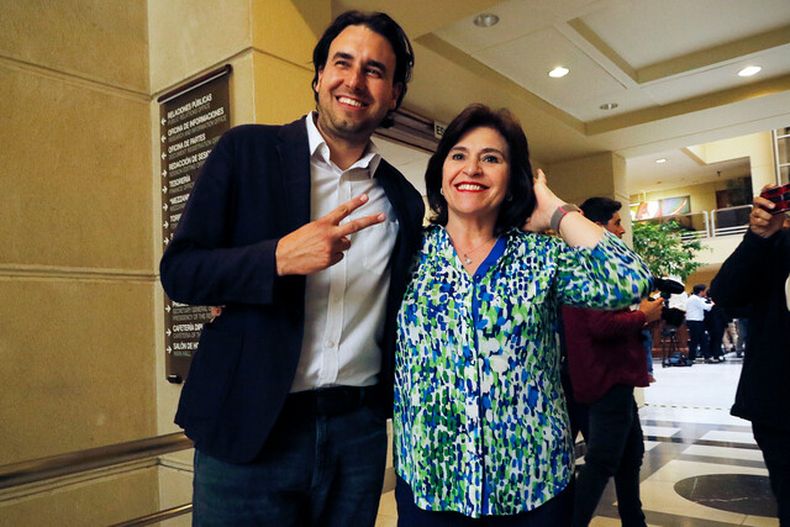 Vlado Mirosevic junto a Ana Lya Uriarte Agencia Uno.jpeg
