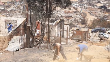 El Desconcierto | Escombros de viviendas tras incendios.jpg