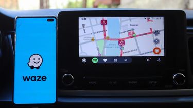 Waze podrá seguir indicando ubicación de Carabineros: Víctima de encerrona perdió recurso