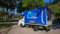 Basurero móvil eléctrico recorrerá Chile recolectando celulares y computadores para reciclar