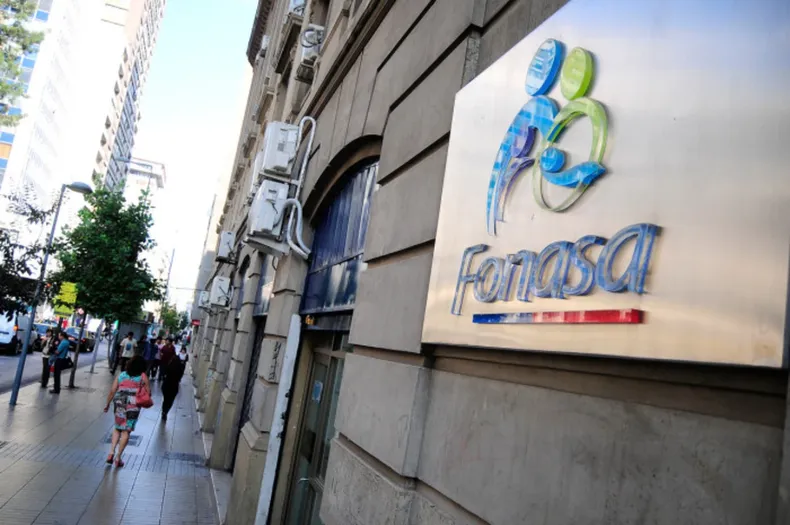 mujer con fibrosis quistica logra que suprema ordene entregar farmaco vital de 250 millones tras negativa de fonasa.webp