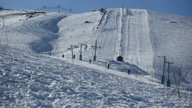 Avalancha en La Parva: tres esquiadores encontrados sin lesiones tras desprendimiento en zona prohibida
