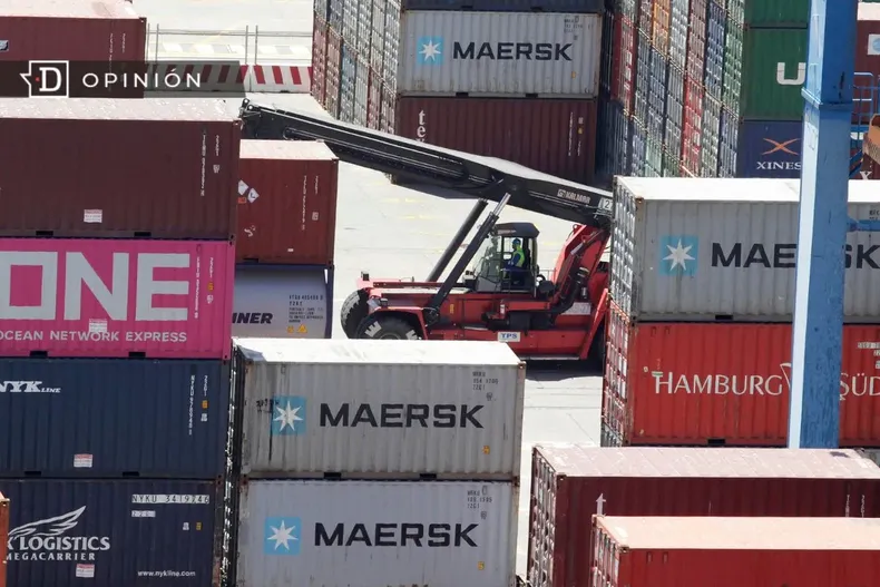 15159 containers en el puerto de valparaiso.webp