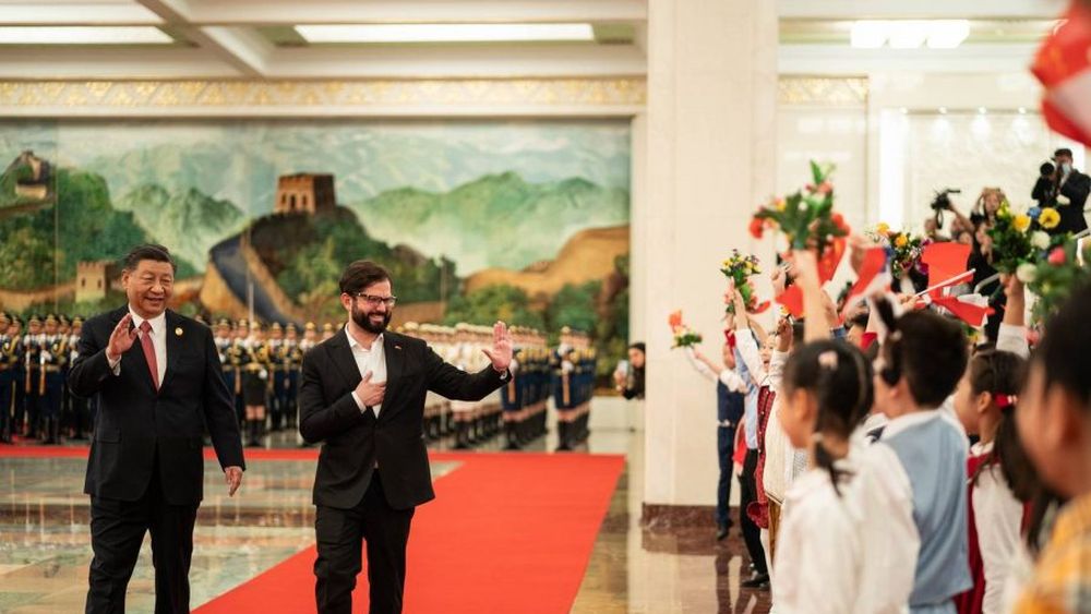 Con 14 escalas en su viaje a China: Boric vuelve con US$230 millones en inversiones y posicionamiento digital