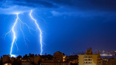 Tormentas eléctricas en zona central: DMC actualiza aviso y amplía pronóstico a los valles