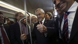 Piñera incomoda al presidente de Metro tras anunciar la supuesta construcción de la Línea 10