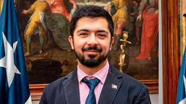 Gobierno remueve a seremi de Educación del Biobío a 24 horas de designarlo por controvertidos tuits