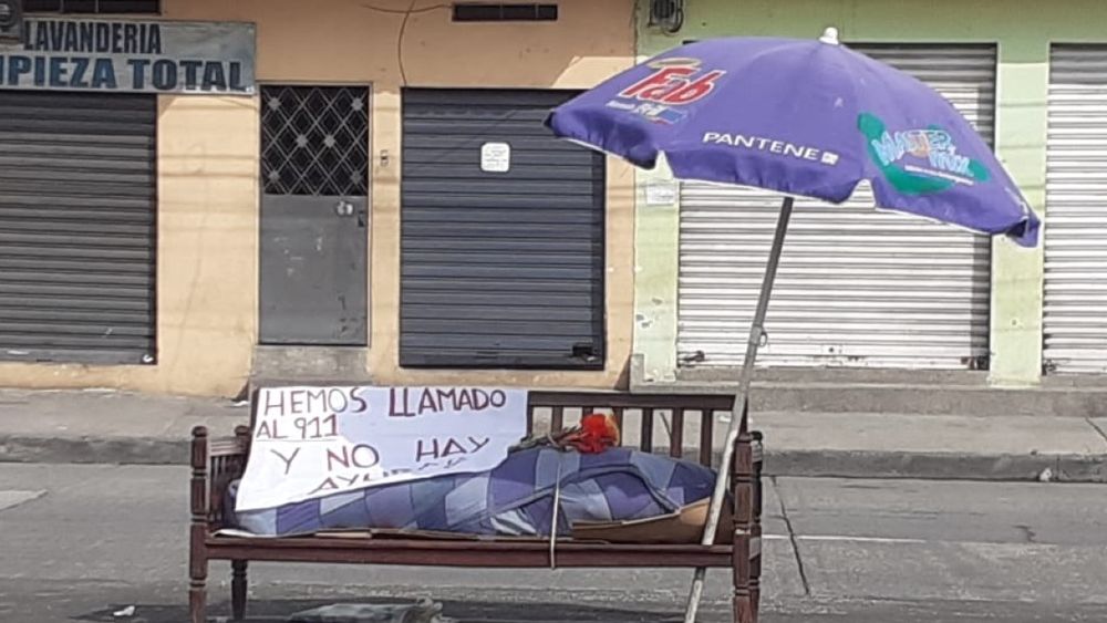 Un hombre de 65 años muere en la calle en Quito y levanta dudas sobre la cuarentena