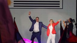 Elecciones presidenciales en Uruguay: Yamandú Orsi, del Frente Amplio, consigue triunfo en balotaje