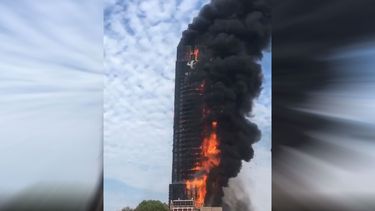 VIDEO| Enorme rascacielos en China fue envuelto en llamas: No se reportaron víctimas