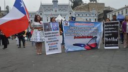 Sobre héroes y tumbas: El delirante acto de desagravio a monumento de Prat en Valparaíso
