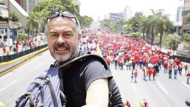 Aseguran que ex mirista chileno es asesinado a balazos en restaurante de Caracas, Venezuela