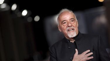 La insólita entrevista que exasperó a Paulo Coelho: ¡Borra todo y empecemos otra vez!