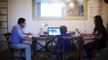 Trabajo nómade: Una de dos personas podría trabajar desde el extranjero en su actual empresa