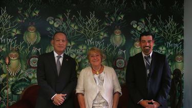 Bachelet junto a alcalde de Cerro Navia viajarán a Vietnam en marco de 50 años del Golpe