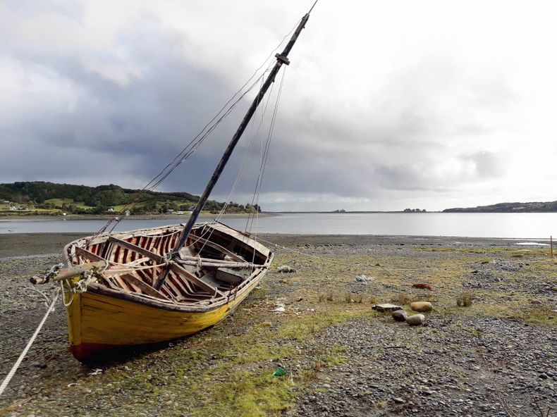 chalupa varada en isla Butacheuques Region de Los Lagos 1.jpg