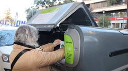 El sistema Pay-As-You-Throw usa tarjetas RFID y sensores para cobrar la basura según el volumen que cada hogar desecha. Ya funciona en Corea del Sur, Alemania, Suiza y España, pero en Chile su tarifa municipal fija frena su llegada.