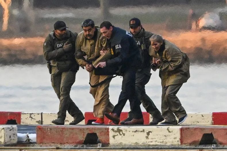 Nicolás Maduro siendo trasladado junto a su esposa - Agencia EFE