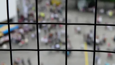 Paso por exSENAME, maltrato carcelario y barrio de residencia son claves en reincidencia delictual según estudio