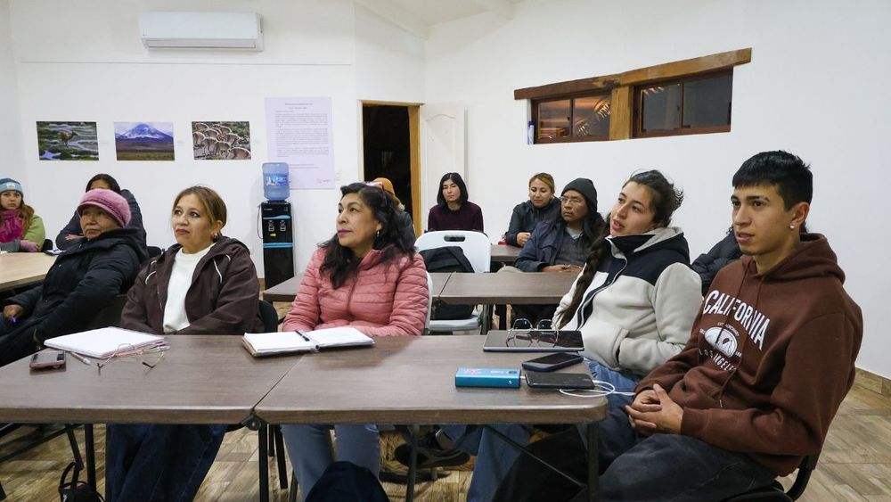El curso de Aula Salar, impulsado por Novandino Litio y la UCN, entregó a vecinos y profesionales de San Pedro de Atacama herramientas técnicas y legales.