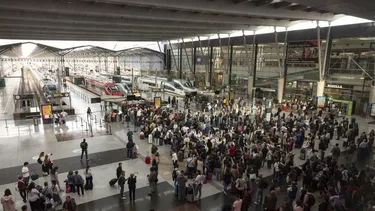 España facilitará a extranjeros estudiar y trabajar hasta por 30 horas semanales tras lanzar nuevo reglamento