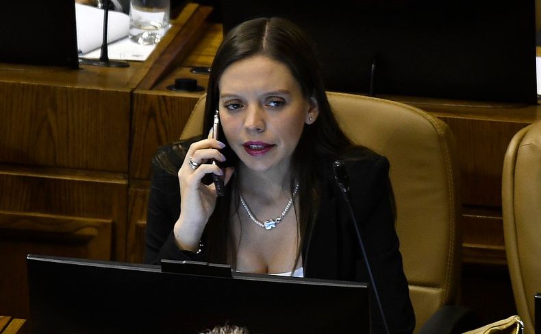 camila flores.jpg