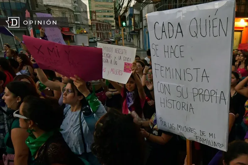 12365 mujeres en marcha del 8m.webp