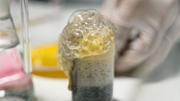 Como una esponja de cocina, pero para gases: la tecnología que absorbe CO2 y combate la contaminación industrial.