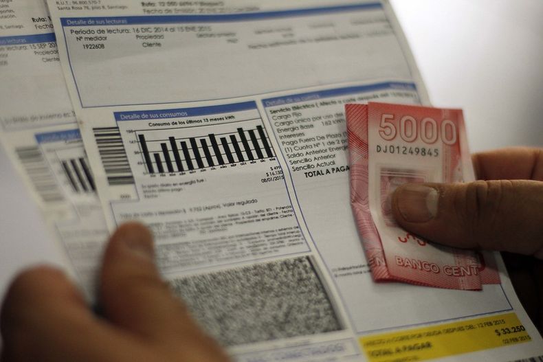 sec interviene tras alza de hasta 400  en las cuentas de luz de enel  afectados son adultos mayores.jpg