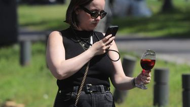 Producción mundial de vino cayó 10% en 2023 por clima extremo: Chile no se salva