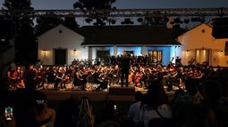 Estudiantes de Pirque y coros de U. Chile llegan con Canto a la Guitarra Grande a la Catedral