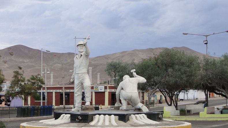 Monumento_a_los_mineros_en_Diego_de_Almagro.jpg