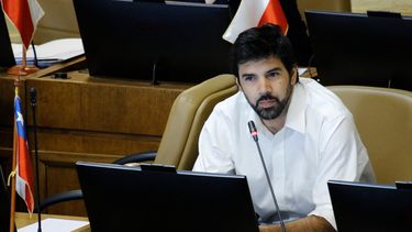 Piden que Joaquín Lavín Jr. (UDI) sea investigado y desaforado por “fraude de su esposa”
