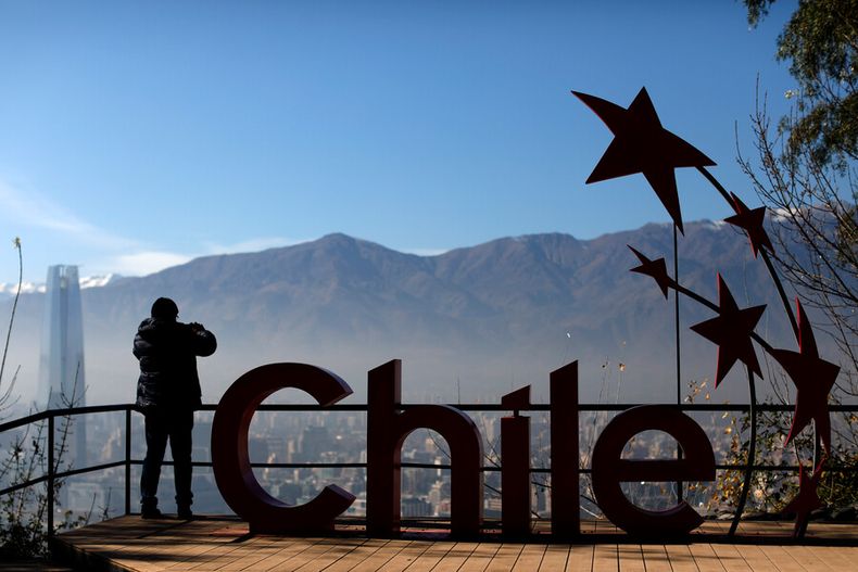 de 8 mil millones de habitantes en el planeta, 6 mil tienen ingresos medios  chile es excepcion.jpg